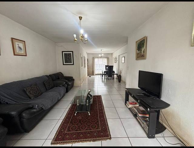 3 BEDROOM APARTMENT FOR SALE IN WINDSOR WEST